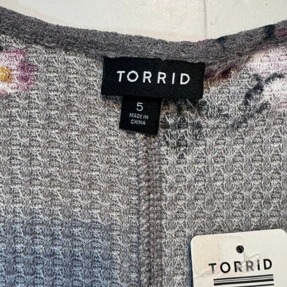 Torrid Floral Waffle Knit Top Sz 5 Gray Multicolor Long Sleeve Scoop Neck NEW - Picture 7 of 16